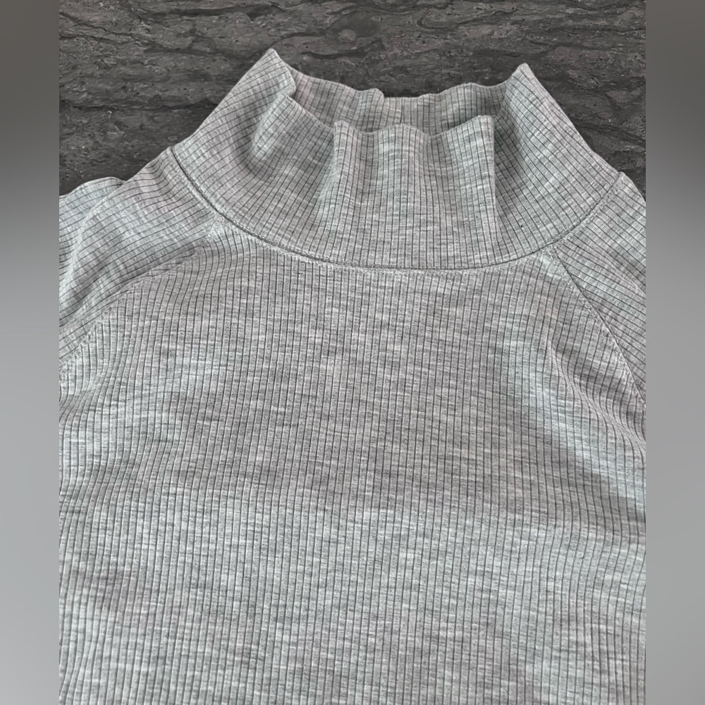 Gray Ribbed Long Sleeve Top - Picture 3 of 4